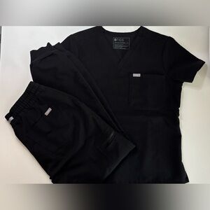 Figs Women's Black Jogger Scrub Set